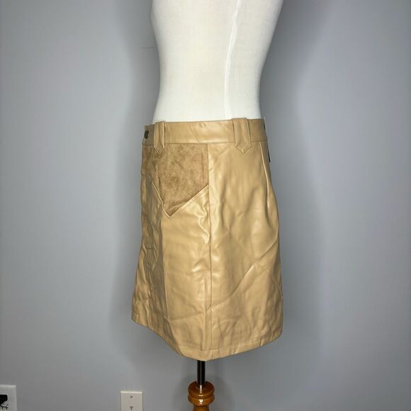 Miss Sparkling- Tan Wild As Her Mini Skirt - Picture 4 of 7